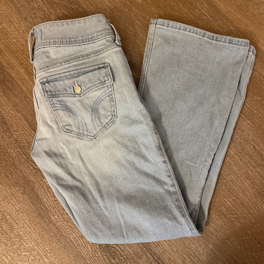 Hollister Low-Rise Bootcut Jean Size 2S